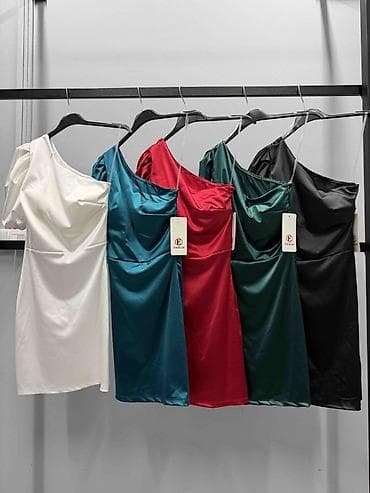 plasticna trska: ✅Elegantna mini haljina na jedno rame
✅2600 din — 3