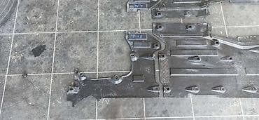 Kompletan auto u delovima: PLASTIKE PODA ZA AUDI A8 | Plastike ispod poda za Audi A8 D3 — 4