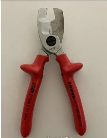 Klešta: Secice Knipex 95 17 200

Donesene iz Nemačke, očuvane maksimalno — 1