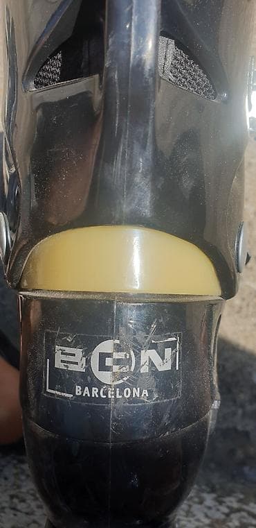 Roleri i rolšue: Agresiv polovni roleri, sa gumenim točkovima, marka rolera je BCN — 5