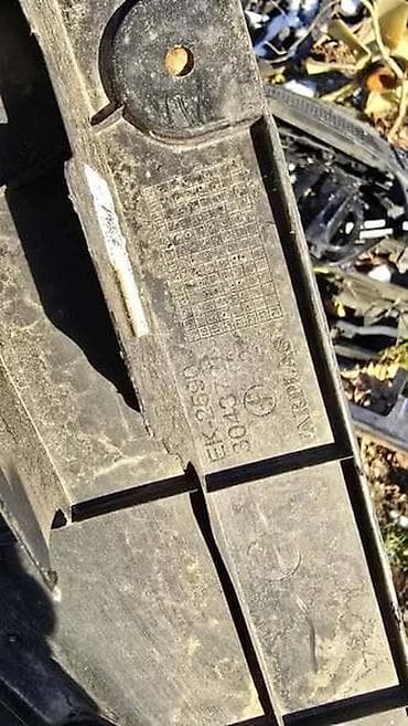 varilica za plastiku: POKLOPAC VEZNOG LIMA HLADNJAKA ZA TOYOTA COROLLA | Toyota Corolla — 3