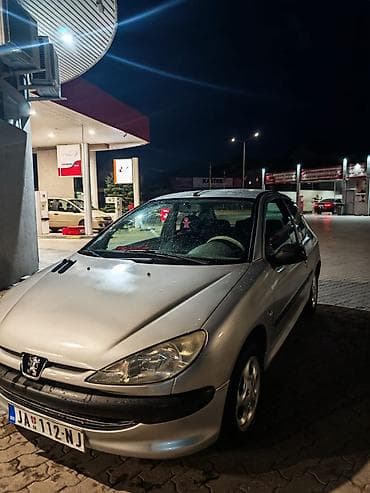 eskort krusevac: Peugeot 206, 3-vrata, srebrna boja, benzinski hatchback kompaktne — 5