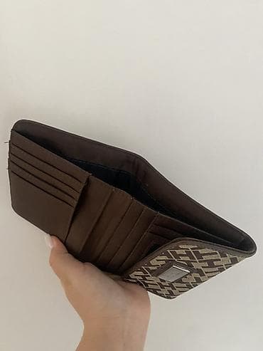 christian dior torbe: Tommy Hilfiger ženski novčanik, braon sa bež monogram šarom. - — 1