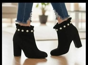 Crne ženske gležnjače sa stabilnom blok potpeticom i dekorativnim