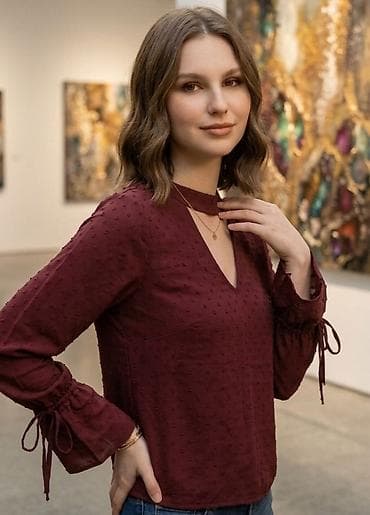 stradivarius kosulja: Elegantna bordo bluza sa teksturom (jacquard/švicarski tačkasti — 1