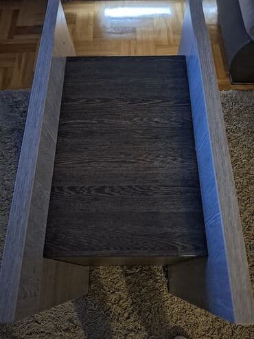 mali stocic: Klub sto – moderan, kvadratni dizajn - Materijal: oplemenjena — 1