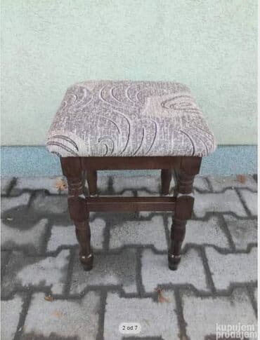 Kreveti: Hoklice 30€ slanje bexom

visina 55cm sediste 35x35 — 2