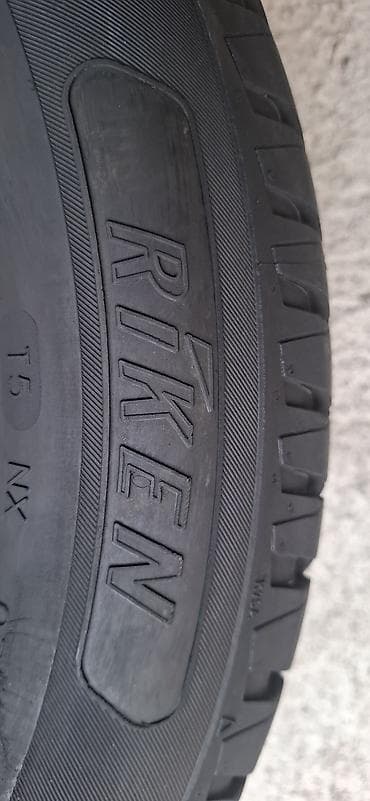 pragovi za auto: Prodajem 2kom polovne letnje auto gume dimenzije 185 65 R15 Riken — 4