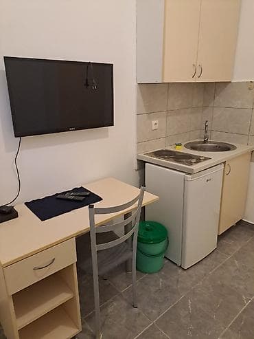 nekretnine u beogradu: Zemun, naselje Nova Galenika, izdajem sobu za zaposlenu osobu Zemun — 1