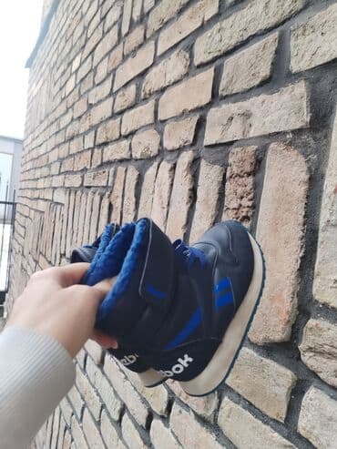 reebok duboke patike: Reebok cizme br 25
Super ocuvane — 2