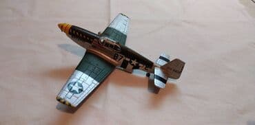 magnum pi sa prevodom: Avion Amercom North American Mustang slomljena antena, ima samo 1 krak — 3