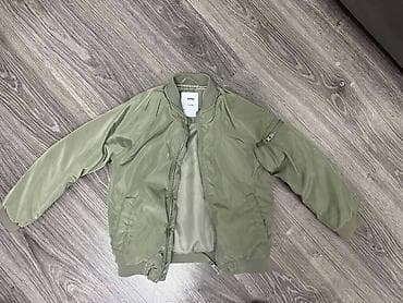 Prelepa Sinsay jaknica veličine 116. Nije tanka, ima neko punjenje