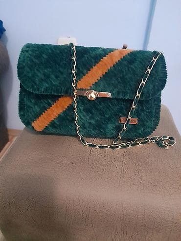 Satovi: Ručna torbica sa lancem – Handmade - Materijal: mekani pliš/chenille — 1