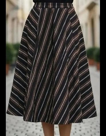 Pliširana A-linija suknja do kolena - Model: A-kroja, lepršava