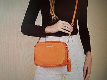 Kožna Michael Kors ženska crossbody torbica 
U odlično stanju