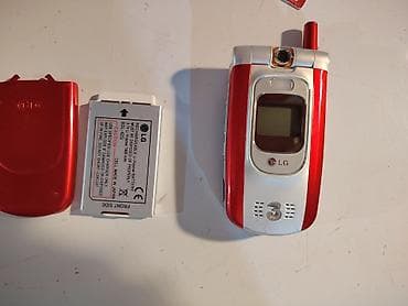 LG preklopni mobilni telefon (crveno‑srebrni), sa spoljnim ekranom i