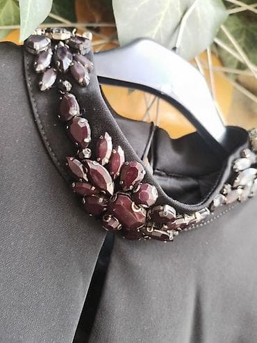 Haljine: White haljina S, M vel
Kao nova
Duzine 92
Pazuh po 40 tegli do 45 — 5