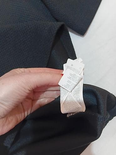 buzz nike dunk: Crna ženska bluza – Mohito Collection, veličina XS - Elegantna crna — 4