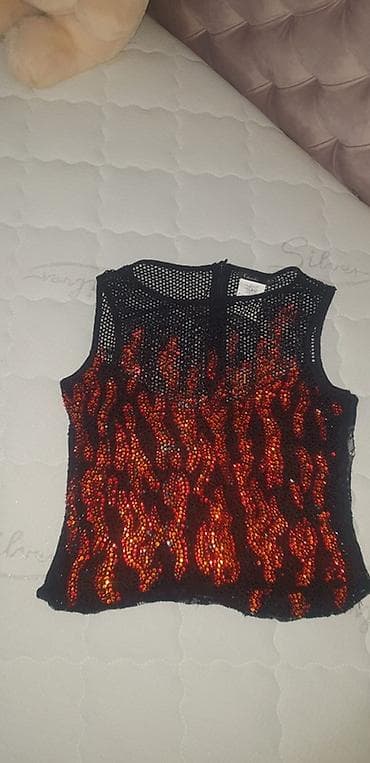 vuneni prsluk muski: Ženski bezrukavni top sa šljokicama i mrežastim gornjim slojem. Crna — 2