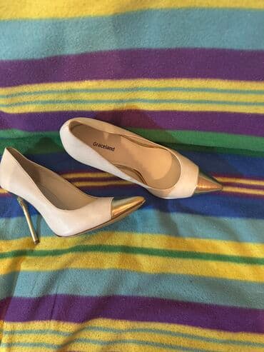 mokasine od prevrnute koze: Pumps, Graceland, 39.5 — 3