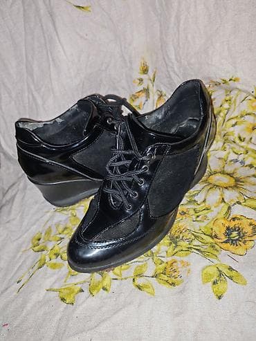 ugg sandale sa krznom: Crne ženske patike na punu petu (platformu) - Dizajn: kombinacija — 1