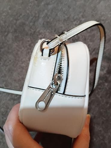 bata zenski novcanici: Calvin Klein Jeans ženska crossbody torbica sa malim oštecenjem ide — 10