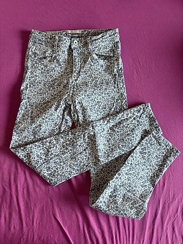 Kape i aksesoari: Ženske pantalone sa cvetnim printom - Model: uske/skinny kroj sa — 1