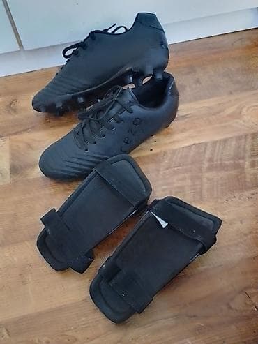 Sport i razonoda: Kopacke broj 42 i stitnici su u perfektnom stanju, doneseni su iz — 2