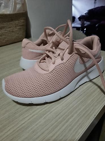 obuca smederevska palanka: Original Nike patike, nosene nekoliko puta u odlicnom stanju, broj — 4