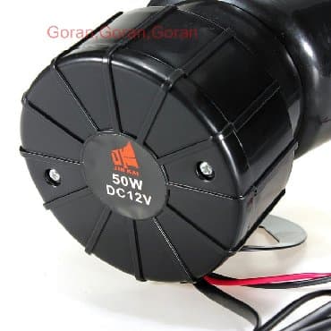 Auto delovi, gume i tjuning: Megafon manji 30w Manji megafon od 30W je 2500din i radi na 12V, sa — 5