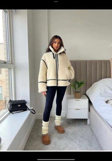 Fur coats: Jakna 
Uni do XL
Cena 4600 dinara — 2