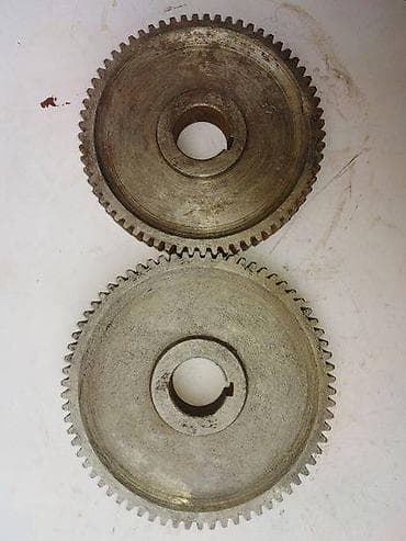 Dva komada zubčanika sa slike-sivi, veći zubčanik fi-125 mm sa Z-70