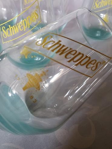 case za crveno vino: Case nove Schweppes. Nove case,sve na njima odsjaj 9d svetla. Komada — 9