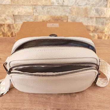 privezak ljubav vera nada: Kompaktna “camera bag” torbica u bež/ekru nijansi sa dvostrukim — 8