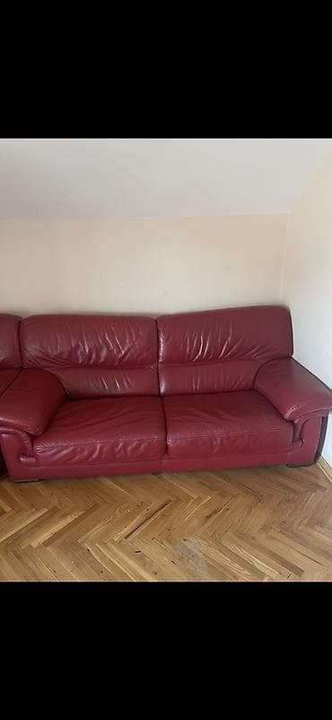 polovne garniture kraljevo: Kožna garnitura – bordo/crvena boja Polovna, Cena: 600€ Kontakt — 3