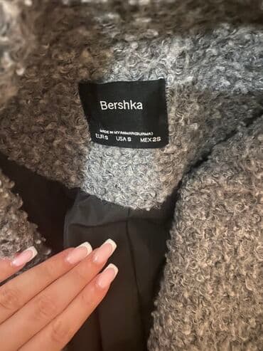 Kaputi: Bershka, S (EU 36), Jednobojni, Sa postavom — 1