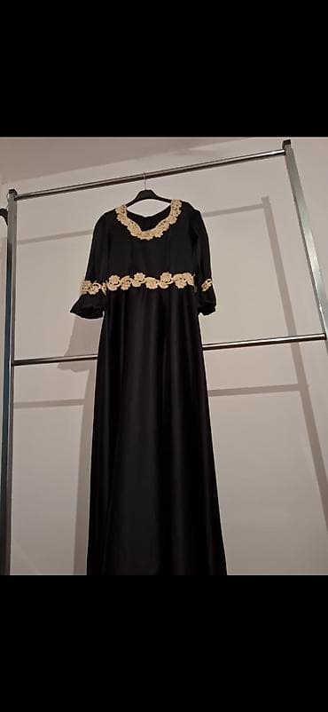 Pantalone, Farmerke, Šortsevi: Elegantne svečane haljine – crne, dužine do poda, sa bogatim ručnim — 2