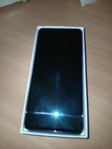 prodajem samsung: Samsung Galaxy A52s 5G – crna boja Ključne karakteristike: - 5G — 6