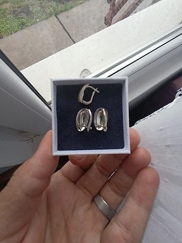 Handbags: Srebrne minđuše sa kopčom – elegantan dizajn - Materijal: izgledaju — 2