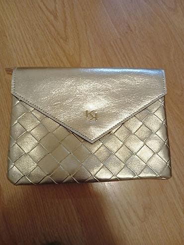 Elegantna torbica, Materijal: Lakovana koža