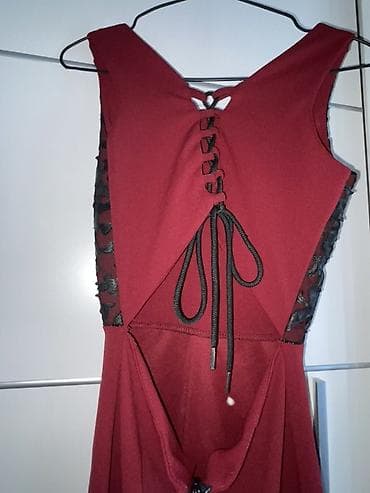 maxi suknje: Bordo kratka haljina bez rukava, elegantnog kroja. Gornji deo je od — 4