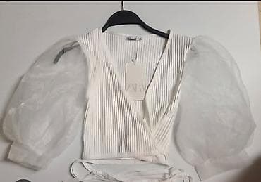 zar deo odece: ZARA beli ženski top sa puf rukavima - Model: preklopni crop top sa — 1