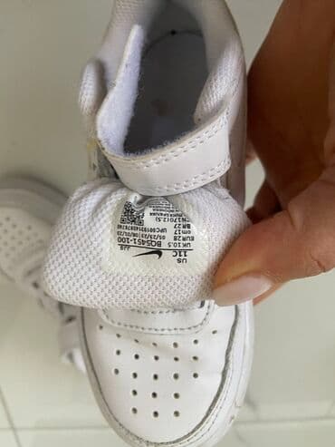 nike tech fleece komplet za decu: Komplet dečije obuće koji uključuje bele sportske patike sa čičak — 6