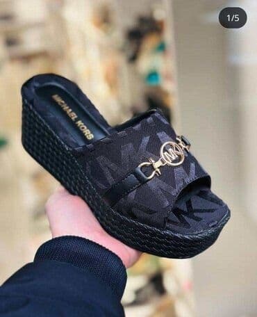 markirane papuce: Guess — 2