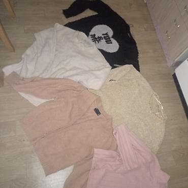 Lične stvari: Paket ženskih džempera i kardigana – 5 komada Sadržaj paketa: - Crni — 3