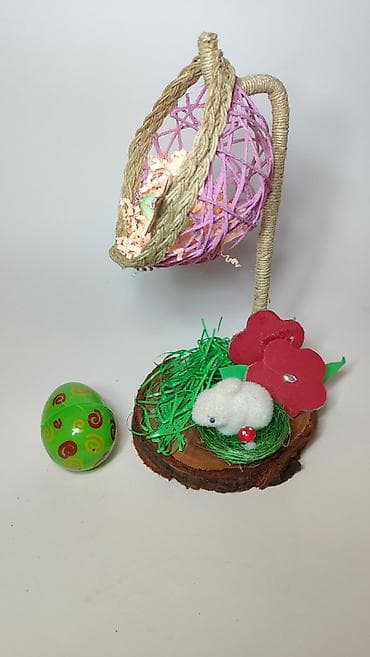 uskršnje slike: Uskršnja dekoracija – viseca korpica sa postoljem - Ručno rađena — 4