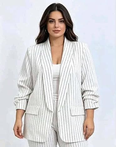 Ženski blejzer sa prugama – elegantan, bez kopčanja - Kroj: ravna