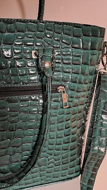 torbe za plažu zara: Ženska torba – krokodilski uzorak, tamnozelena - Materijal: sjajna — 5