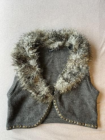 sive ugg: Sivi pleteni prsluk sa krznenom kragnom - Kratki bolero/prsluk bez — 1