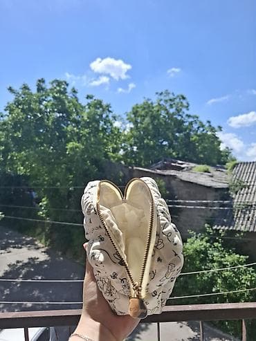 Prostrana kozmetička/neseser torbica sa rajsferšlusom - Materijal